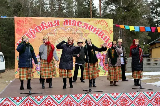 Игры, песни и блины Наш фоторепортаж с районного праздника ´Масленица´.