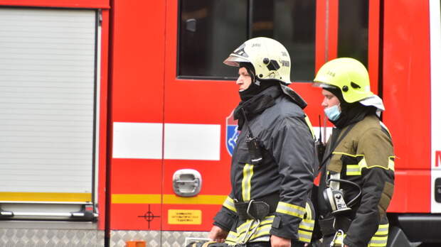 В многоэтажке на Новомарьинской из пожара спасли женщину