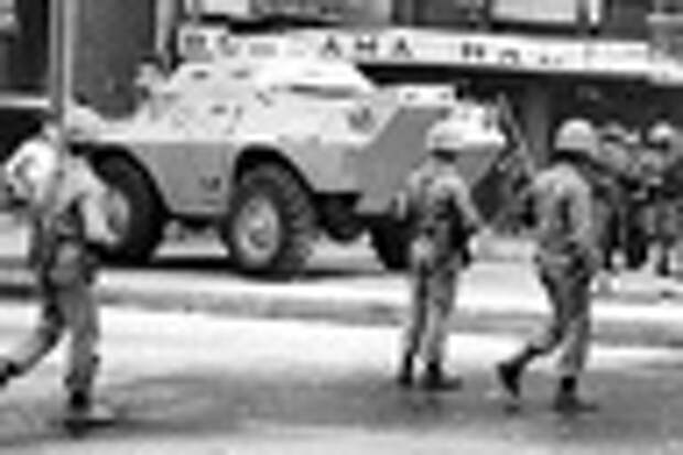 Soldiers disperse demontrators in Ankara streets 300 meters from the parliament few days defore a acoup in this Sept. 1980 photo. The army took over the country to quell leftist-rightist street battles that were killing about a dozen people a day.