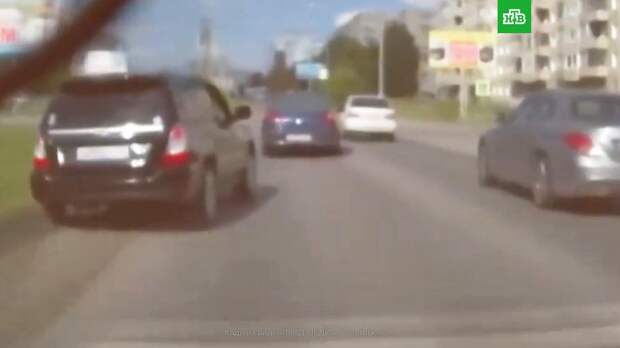 Пьяный лихач устроил гонки с полицией и врезался в столб: видео