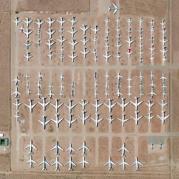 Парковка самолетов в Викторвилле, Калифорния, США вид сверху, изменения, планета, последствия, фото, человек