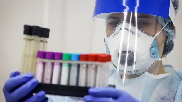 Вирусолог Зуев: вакцинация от гриппа не влияет на течение COVID-19