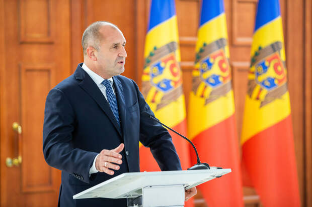 Президент Радев обеспокоился стабильностью в Европе после инцидента с Фицо