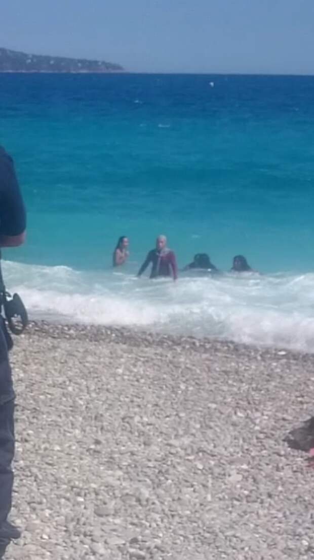 Мусульманки боятся, что французские полицейские заставят их раздеваться на пляжах буркини, мусульане, пляж, полиция, франция, хиджаб