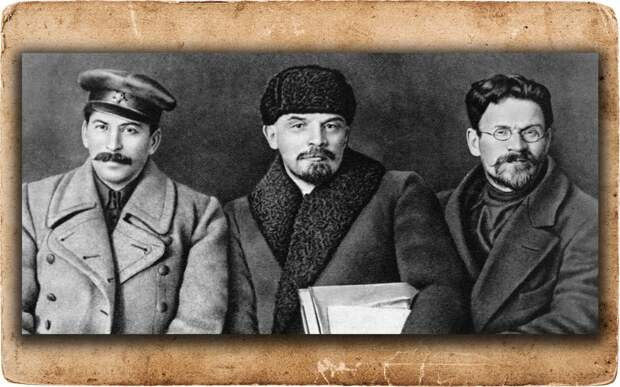 Иосиф Виссарионович Сталин, Владимир Ильич Ленин и Михаил Иванович Калинин (слева направо) на VIII съезде РКП (б). Коллаж © L!FE Фото: © РИА Новости