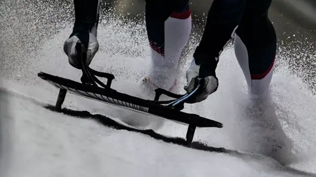 Скелетонист из Американского Самоа вышел на церемонию открытия ОИ-2022 без футболки