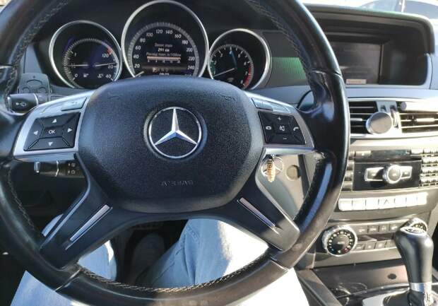 Купил Mercedes С-класса 2013 года. Рассказываю, во сколько он мне обошёлся и делюсь впечатлениями