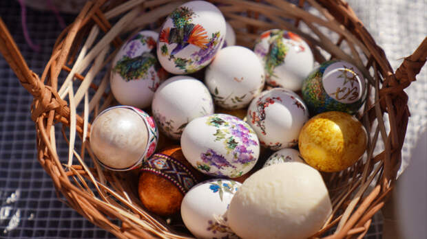 Священник рассказал, что делать со скорлупой от пасхальных яиц