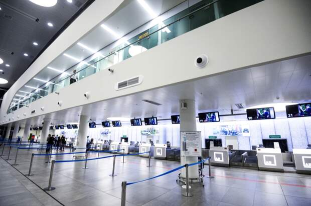 Пассажиров эвакуировали из российского аэропорта из-за ракетной опасности