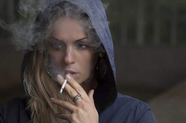 Как курение влияет на красоту женщины?