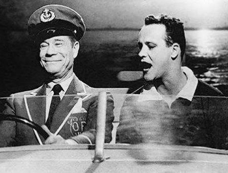 <B>В джазе только девушки (1959)</B><BR> « - Послушай, я не могу выйти за тебя замуж!<BR> - Почему?<BR> - Эээ… ну, во-первых, я не блондинка!<BR> - Это не страшно.<BR> - Я много курю!<BR> - Это не проблема.<BR> - У меня не может быть детей!<BR> - Ничего, усыновим.<BR> - Я восемь лет прожила с саксофонистом!<BR> - Я тебя прощаю.<BR> - Господи, я МУЖЧИНА!<BR> - У каждого свои недостатки». Самые культовые сцены мирового кинематографа