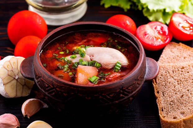 Эксперт Тарасова: яблоки обогащают борщ и щи антиоксидантами и витамином B