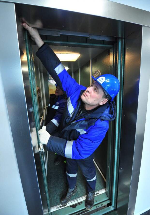 Жителей дома с Ясного проезда больше не укачивает в лифте