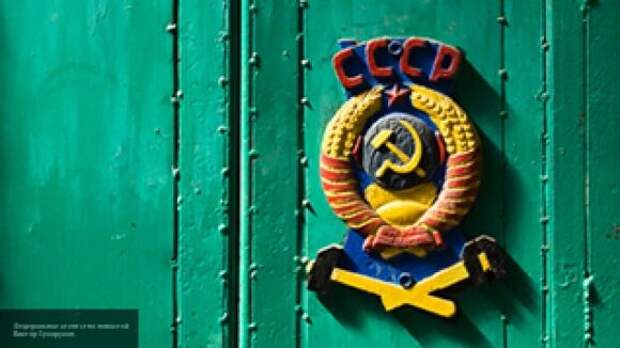 В Киеве работника завода "Антонов" избили за футболку с гербом СССР