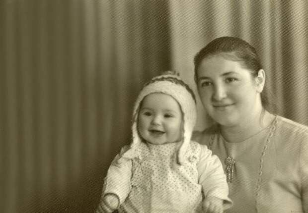 Оксана Марченко со своей мамой в детстве