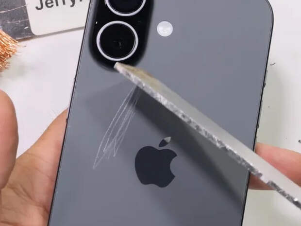Базовый iPhone 17 в целом прошёл тест на прочность