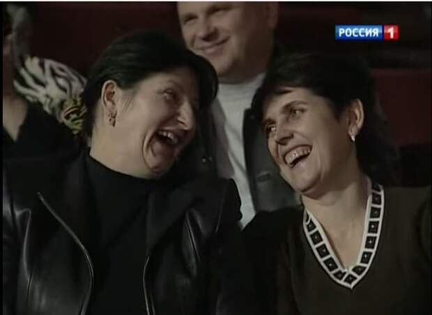 Безудержное веселье веселье, кривое зеркало, смех, улыбка, юмор