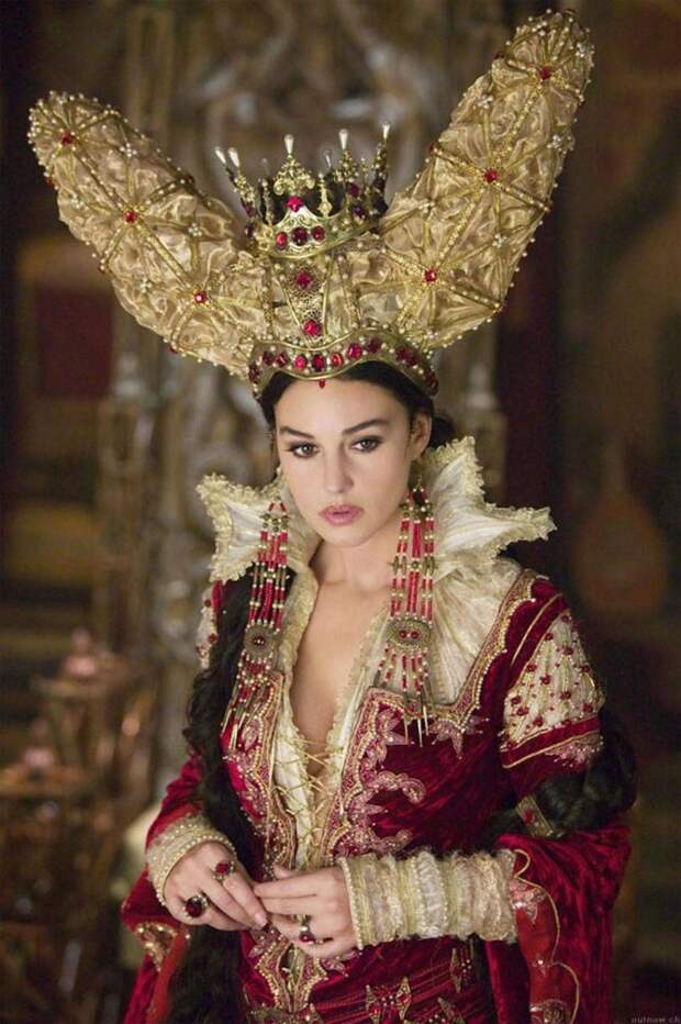 beautifulneverseenmonicabellucci-17-900x1353