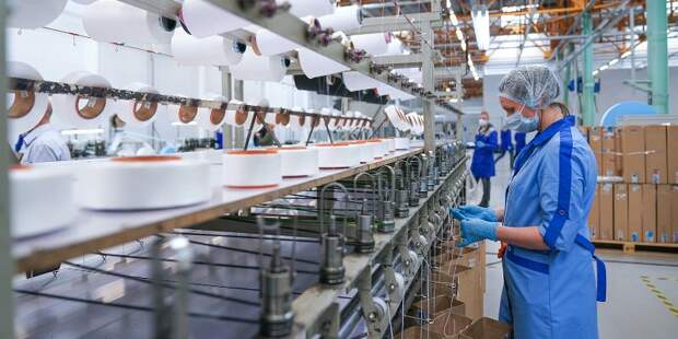 Москва в неделю производит 260 тыс единиц спецодежды для медиков