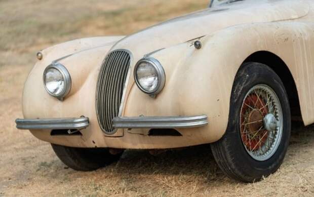 Jaguar XK120 1954 года несколько десятилетий пылился в гараже