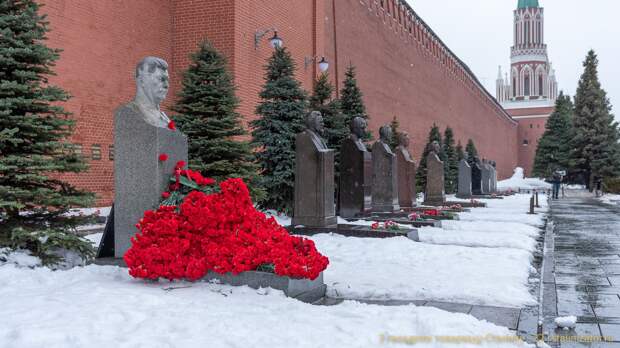 2 гвоздики товарищу Сталину. 05.03.2026