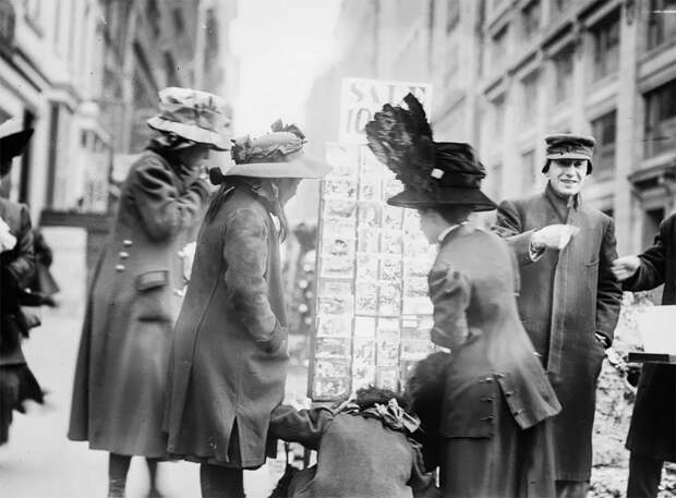 Сказочные фотографии рождественского шопинга в Нью-Йорке 1910 года
