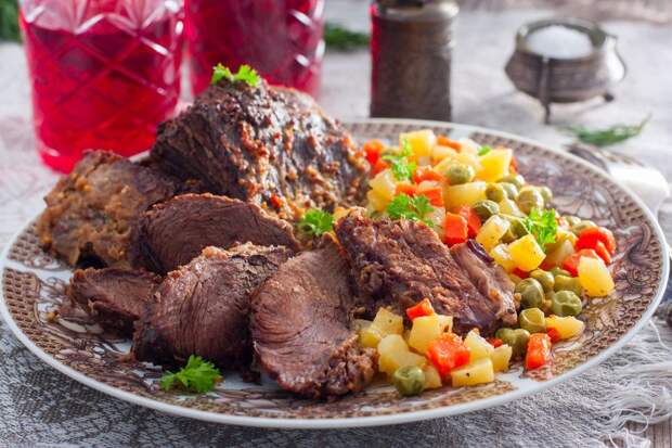 Праздничная говядина, запечённая в фольге