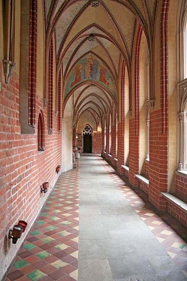 File:Malbork Zamek Wysoki kruzganek 02.jpg