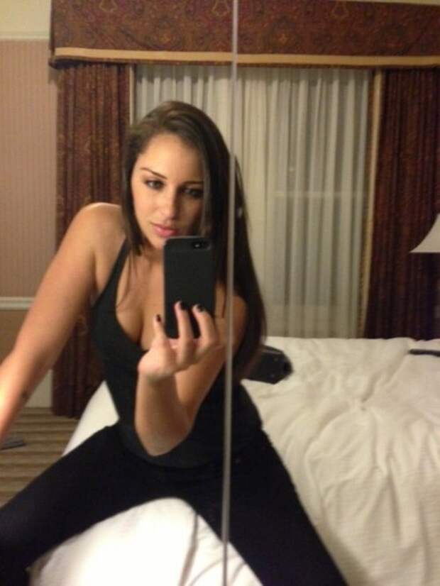 It’s official, mirrors are a girls best friend (35 Photos) It’s official, mirrors are a girls best friend (35 Photos)