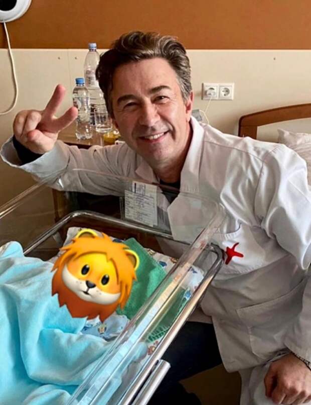 Валерий с новорожденным сыном