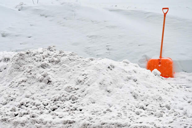 Российский школьник внезапно провалился сквозь снег по пути домой
