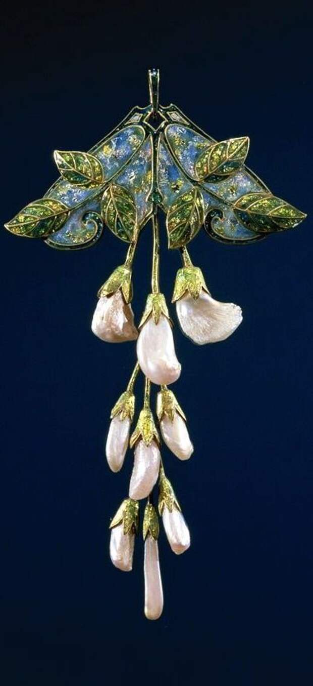 Pendant - Gold, pearls and enamel, in the form of a branch wisteria. Created in the Art Nouveau style. Courtesy of Rijksmuseum.