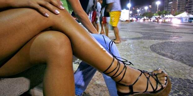 Российского хоккеиста заставили извиниться за отказ от секса с негритянками