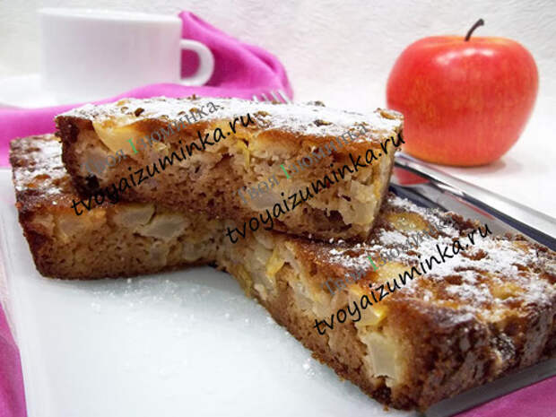 jogurtovyj-pirog-s-mankoj-i-yablokami