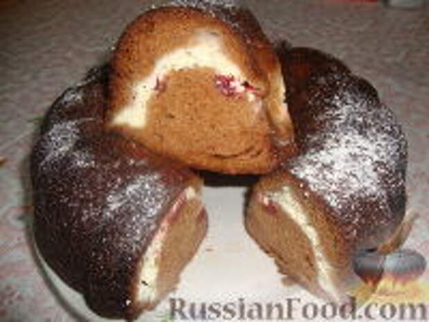 Фото к рецепту: Пирог с творогом и клубникой