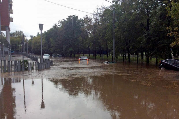 Лишь бы построить и продать авто, потоп в Москве, факты