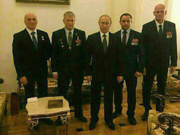 Владимир Путин и командиры ЧВК(2018)|Фото: www.fontanka.ru/2017/08/18/103/