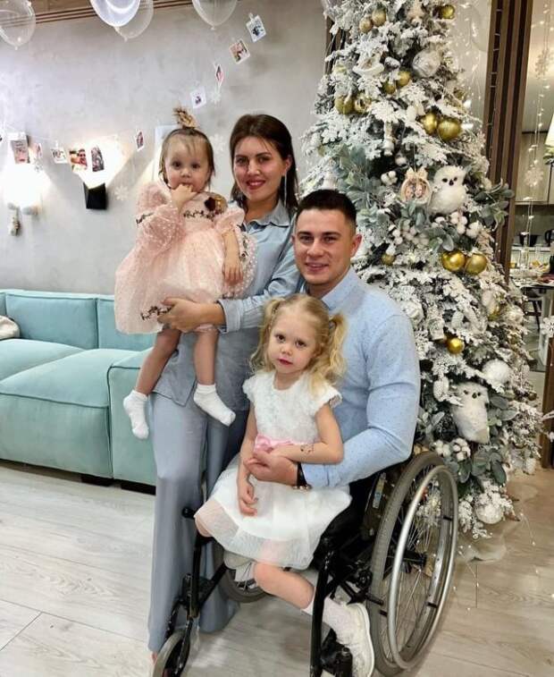 Осталась верна любимому человеку. Как выглядят супруга и дочки выжившего при обрушении казармы в Омске