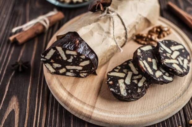 Шоколадная колбаска. \ Фото: kitchendev.sayidaty.net.