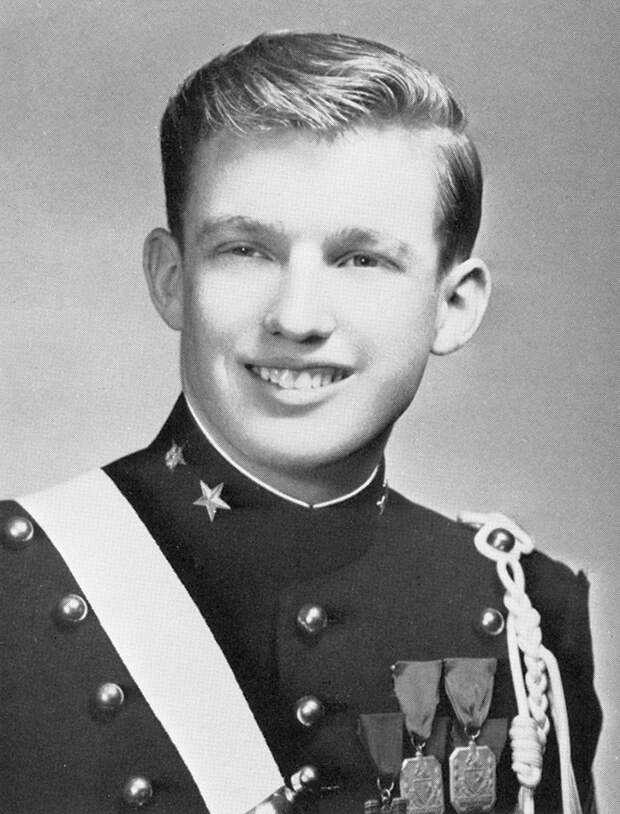 Президент США Дональд Трамп в частной военной академии Нью-Йорка в 1964 году
