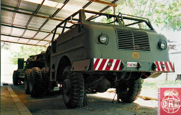 Седельный тягач M26A1 (6х6) выпускался американской фирмой Pacific Car & Foundry с 1944 по 1945 год. Было сделано 1400 машин, в том числе с бронекабиной. Отличался трехступенчатым демультипликатором.