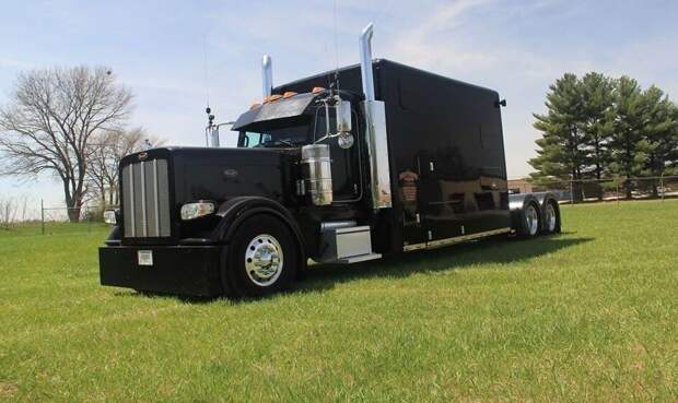 Тягач Peterbilt 389 со спальным отсеком больше, чем ваша квартира