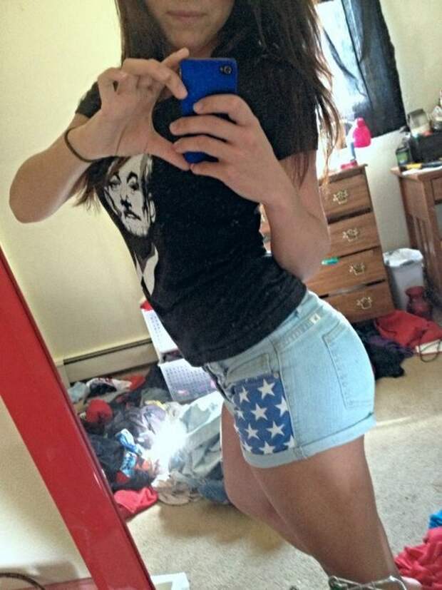 It’s official, mirrors are a girls best friend (35 Photos) It’s official, mirrors are a girls best friend (35 Photos)