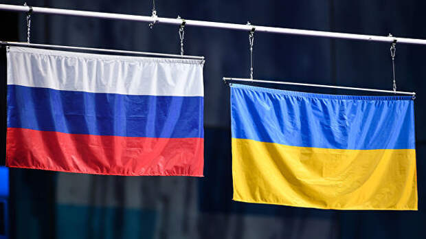 Флаг России и флаг Украины