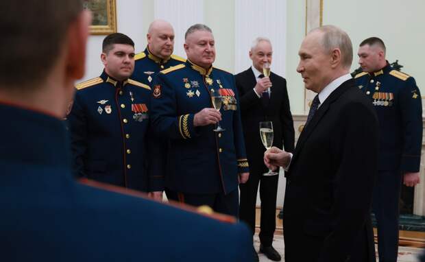 Путин вручил «Золотые Звезды» Героям в Кремле