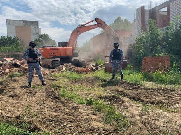 В Краснодаре снесли два самостроя на улице Степной