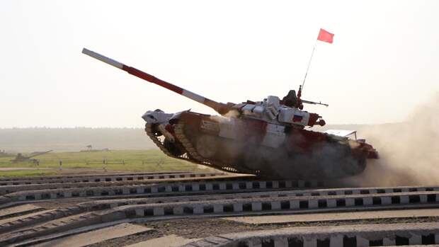 Испытания танка Т-72Б3 с новым комплексом активной защиты впервые показали на видео