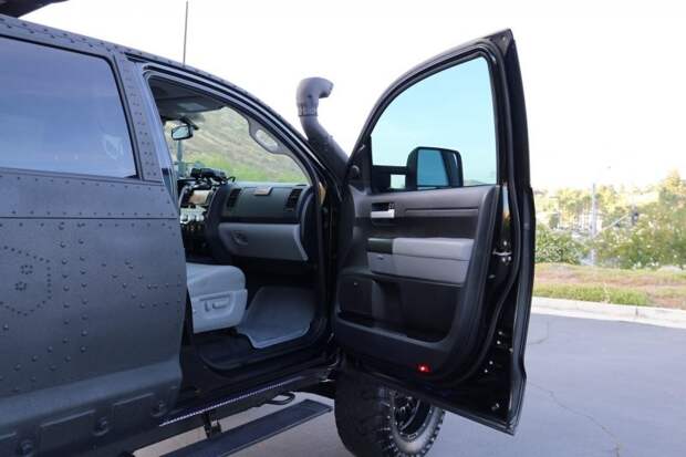 С этой сумасшедшей Toyota Tundra не страшен никакой зомби-апокалипсис