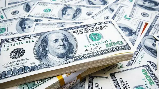 Курс доллара упал ниже 73 рублей