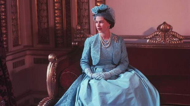 Королевский гардероб: как менялся стиль Елизаветы II на протяжении 90 лет